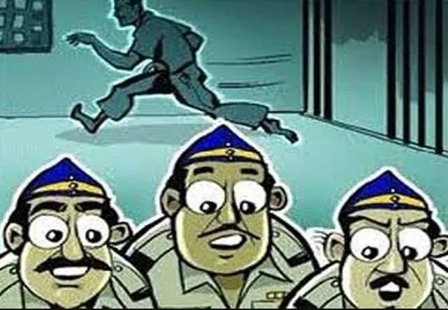 बरेली: कचहरी से भागकर कैदी पहुंचा भोलेनाथ की शरण में, कहा- भगवान को जल चढ़ाकर गुनाहों की माफी मांगने गया था