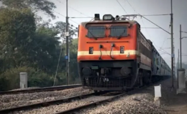 बरेली: मालगाड़ी का इंजन फेल, तीन घंटे तक मची अफरा-तफरी