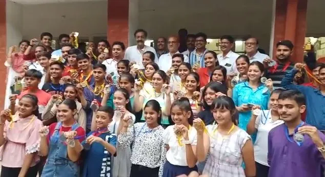 बरेली: रायफल क्लब में डिस्ट्रिक्ट शूटिंग कंपटीशन का हुआ समापन, मेडल पाकर विजेताओं के खिले चेहरे
