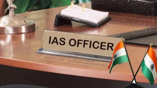 CBI छापे के बीच दिल्ली में 12 IAS अधिकारियों का तबादला, LG ने जारी किया आदेश