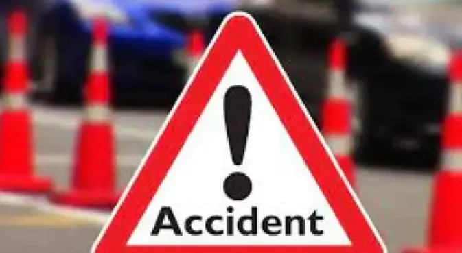 कर्नाटक में बस-ट्रक के बीच टक्कर के बाद दो लोगों की मौत, कई छात्र घायल