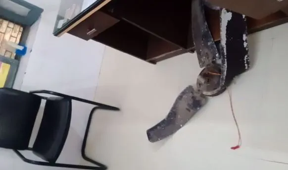 मथुरा: स्वास्थ्य विभाग की लापरवाही, जमीन पर गिरा पंखा, महिला स्वास्थ्यकर्मी हुई बेहोश