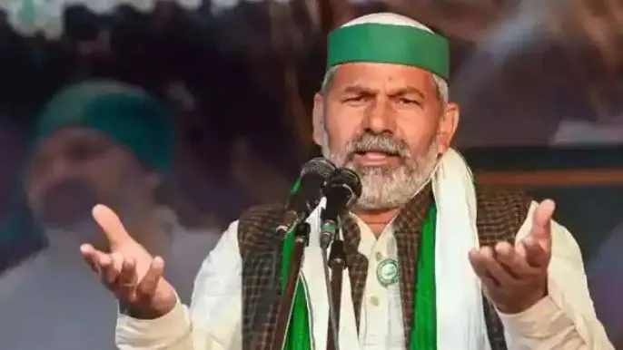 लखीमपुर-खीरी: भाकियू नेता राकेश टिकैत के आपत्तिजनक बयान पर भड़के लोग, नारेबाजी कर कलक्ट्रेट और कोतवाली सदर में किया प्रदर्शन
