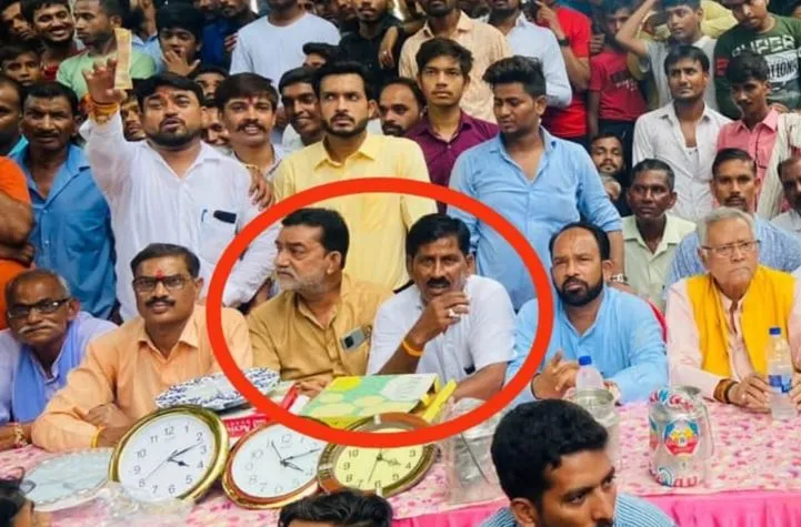 बरेली: BJP नेताओं की उड़ी नींद, वनमंत्री के भाई और पूर्व जिलाध्यक्ष के सााथ हिस्ट्रीशीटर की फोटो वायरल, मची खलबली