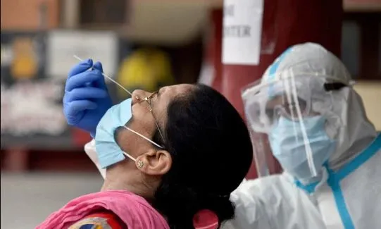 Covid-19 Updates: बीते 24 घंटे में आए आठ हजार से ज्यादा मरीज, जानें मौत का आंकड़ा