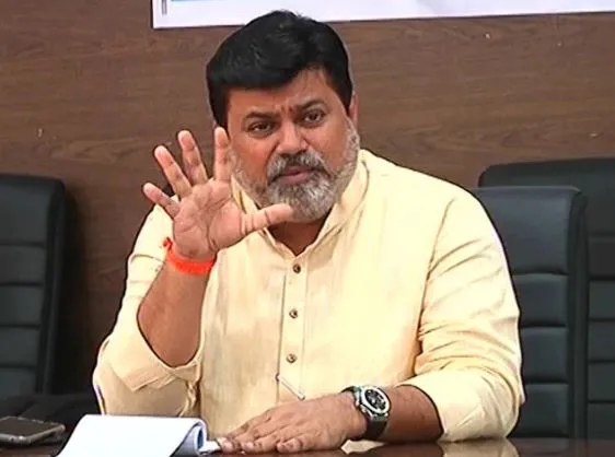विधायक की कार पर हमला, शिवसेना की पुणे इकाई के प्रमुख सहित छह गिरफ्तार