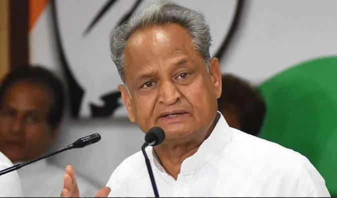 आजादी के अमृत महोत्सव में नेहरू की उपेक्षा नहीं की जानी चाहिए : गहलोत
