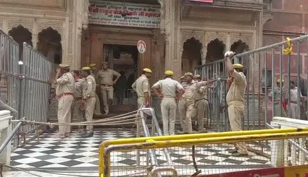 मथुरा: बांके बिहारी मंदिर हादसे की जांच करेंगे पूर्व डीजीपी और अलीगढ़ मंडलायुक्त