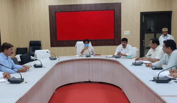 मथुरा: पैर पसारने लगी एलएसडी नामक बीमारी, सीडीओ ने बताए बचाव के तरीके