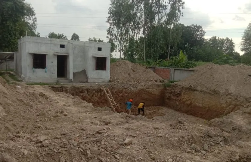 बरेली: स्वच्छ जल…12 माह में टंकी की नींव रखी, सड़कों की कर दी दुर्दशा