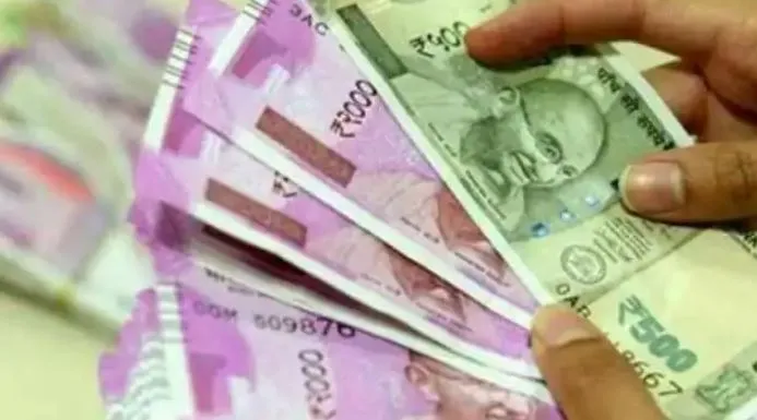 बरेली: माता-पिता को खो चुके बच्चों को मिला सीएम का सहारा, खातों में भेजी राशि