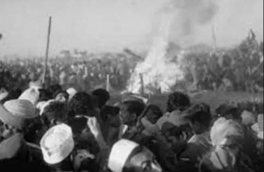 22 अगस्त को ही महात्मा गांधी ने जलाई थी विदेशी कपड़ों की होली, जानें आज का इतिहास