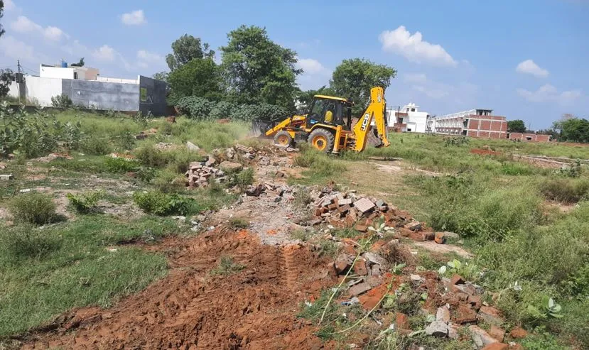 बरेली: BDA का एक्शन मोड जारी, सुपरसिटी के पीछे अवैध कॉलोनी पर चला बुलडोजर