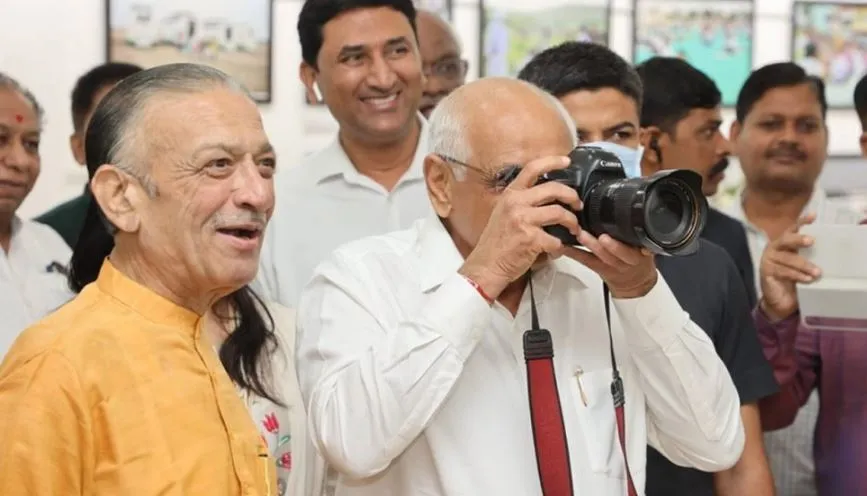 मुख्यमंत्री भूपेंद्र पटेल ने किया फोटो प्रदर्शनी का उद्घाटन