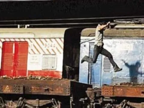 काशीपुर के पास चलती ट्रेन से मोबाइल और कैश लेकर भागा लुटेरा