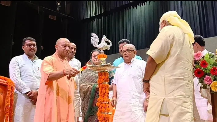 गोरखपुर : सीएम योगी ने 125 करोड़ रुपये की लागत वाली 422 परियोजनाओं का किया लोकार्पण