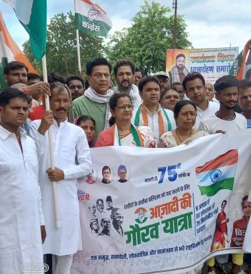 बाराबंकी : कांग्रेस ने निकाली आजादी गौरव यात्रा, कहा- भाजपा का देशप्रेम महज दिखावा