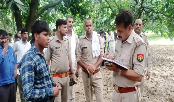 अमरोहा: आम के बाग में फांसी के फंदे पर लटका मिला ग्रामीण का शव,क्षेत्र में सनसनी