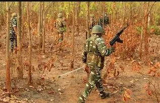 छत्तीसगढ़: नक्सलियों के कैंप पर जवानों ने किया हमला, दोनों ओर से हुई गोलीबारी