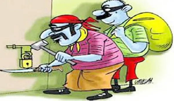 मुरादाबाद : कबाड़ी के घर में दिनदहाड़े घुसे चोर, ताला तोड़ उड़ाए लाखों की नगदी व जेवरात