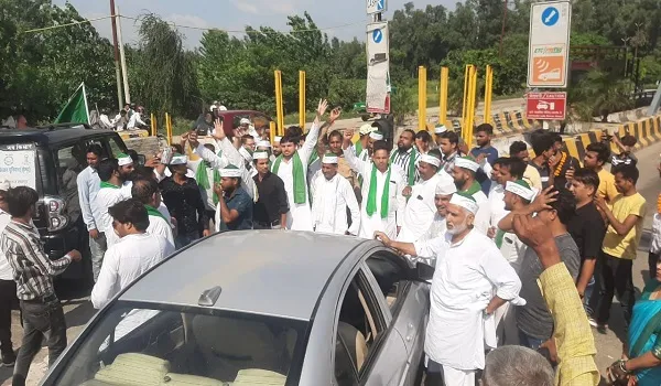 मुरादाबाद : फ्री टोल की मांग को लेकर भाकियू कार्यकर्ताओं ने मूंढापांडे में काटा बवाल, दी चेतावनी