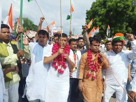 कानपुर : मुस्लिम बाहुल्य इलाकों में निकली कांग्रेस की गौरव यात्रा