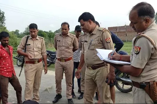 पीलीभीत: उत्तराखंड जाने को निकले युवक का खेत में मिला शव, परिजनों ने जताई हत्या की आशंका