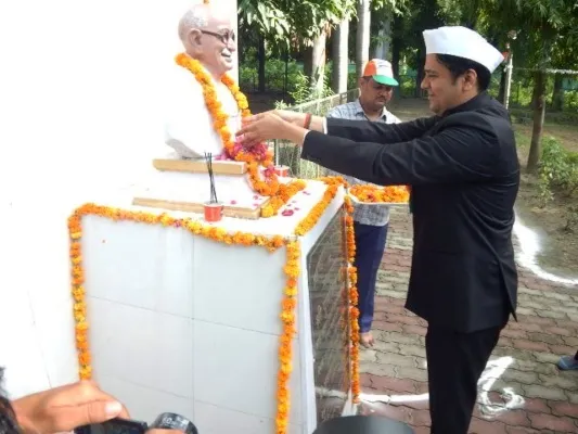 अधिकारी, कर्मचारी अपनी जिम्मेदारियों का ईमानदारी से पालन करें: अविनाश कुमार