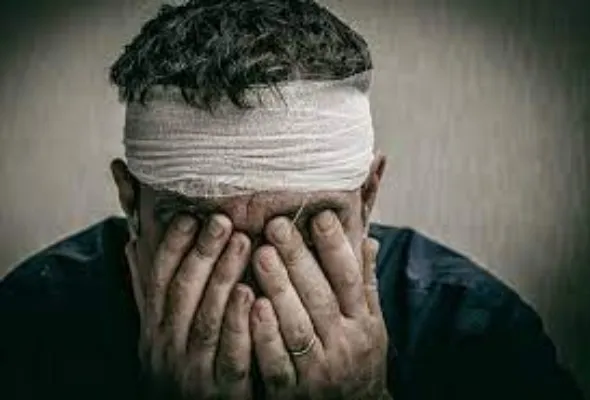 हरदोई: बीमे की आधी रकम न देने पर पत्नी ने पति के सिर पर मारी ईंट, जानें पूरा मामला
