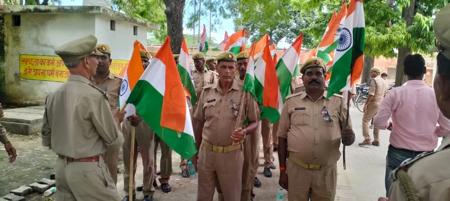 हरदोई : होम गार्ड्स ने निकाली तिरंगा यात्रा, दिया राष्ट्र प्रेम का सन्देश
