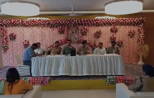मथुरा: डीएम और एसएसपी ने राधाष्टमी जन्मोत्सव कार्यक्रम की तैयारियों को लेकर की बैठक