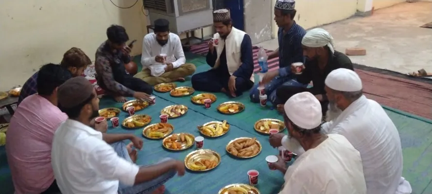 गोरखपुर : नौवीं मुहर्रम पर बक्शीपुर व तुर्कमानपुर में हुआ सामूहिक रोज़ा इफ्तार