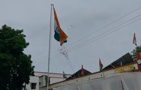 बरेली: पुलिस लाइन में एसएसपी ने फहराया झंडा, 76वें स्वतंत्रता दिवस की सभी को दी बधाई