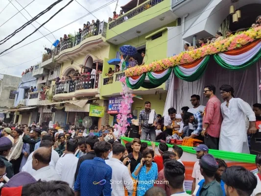 गोरखपुर : रवायती अंदाज में निकला इमामबाड़ा इस्टेट का शाही जुलूस