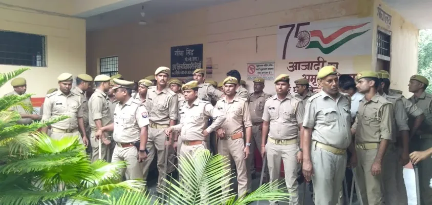 कन्नौज: छावनी बना तहसील परिसर, वकीलों ने किया एसडीएम के खिलाफ प्रदर्शन