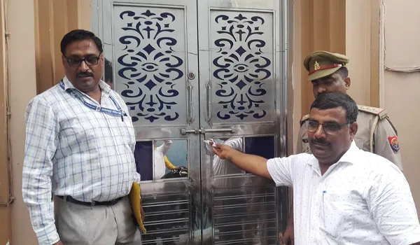 अमरोहा: लकड़ी तस्कर की 33 लाख रुपये की संपत्ति कुर्क