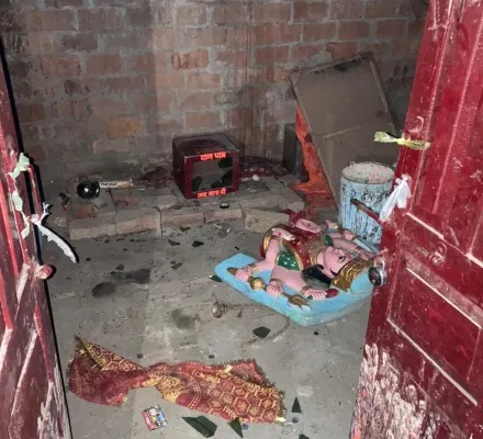 बाराबंकी : अराजक तत्वों ने तोड़ी बड़ी माता मंदिर में स्थापित मां दुर्गा की मूर्ति, तनाव