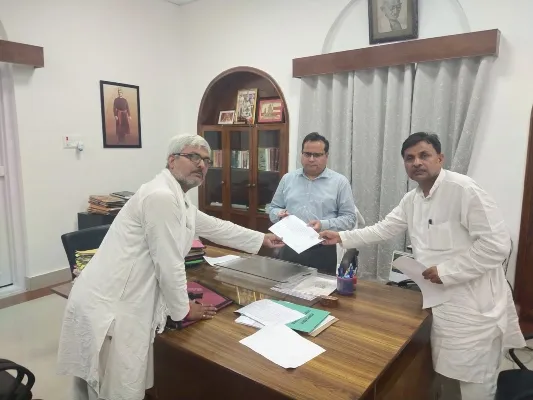 अयोध्या : प्राधिकरण बोर्ड के सदस्यों ने मंडलायुक्त से की बैठक बुलाने की मांग