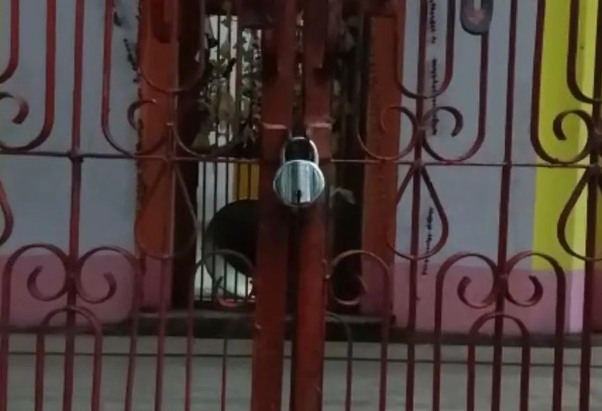 शाहजहांपुर: दबंगों ने पुजारी को पीटा, विरोध में मंदिर के कपाट बंद