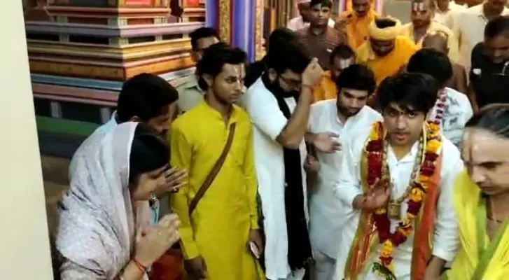 अयोध्या : बागेश्वर धाम के महंत पहुंचे अयोध्या, नहीं कर सके रामलला के दर्शन