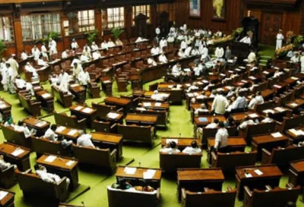 महाराष्ट्र विस में हंगामा, शिवसेना ने सरकार पर साधा निशाना, कही ये बड़ी बात…