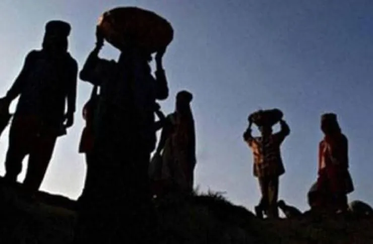 पीलीभीत: मजदूरी भी मिल नहीं रही, काम लिया जा रहा पूरा