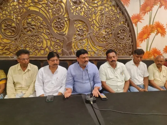 अयोध्या : ध्वस्तीकरण की कार्रवाई के विरोध में उतरी सपा, न्याय दिलाने की उठाई मांग