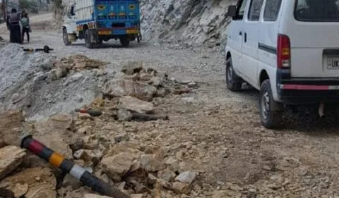 हल्के वाहनों के लिए खुला भवाली- नैनीताल मार्ग, 29 जुलाई को चट्टान गिरने से जमींदोज हो गई थी सड़क