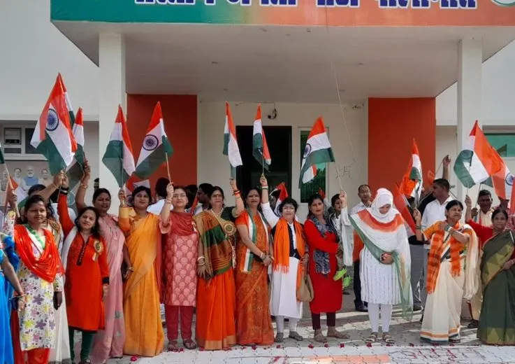 पीलीभीत: भाजपा कार्यालय पर हुआ ध्वजारोहण, जिलाध्यक्ष बोले- डेढ़ लाख तिरंगे घरों तक पहुंचाए