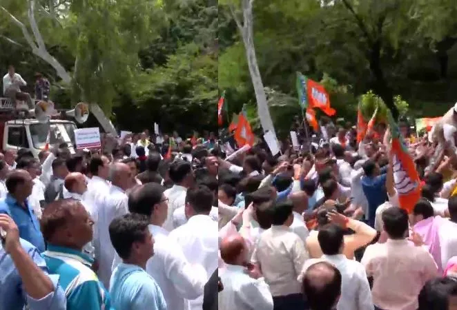 आबकारी नीति मामला: भाजपा की दिल्ली इकाई ने केजरीवाल के आवास के बाहर किया प्रदर्शन