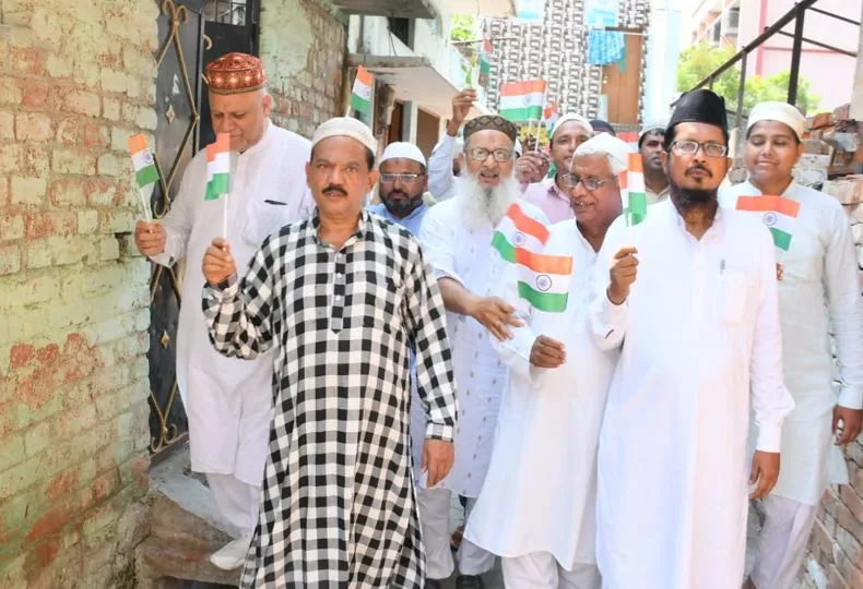 बरेली: आजादी के अमृत महोत्सव के उपलक्ष्य में मुस्लिम समुदाय ने निकाली तिरंगा यात्रा