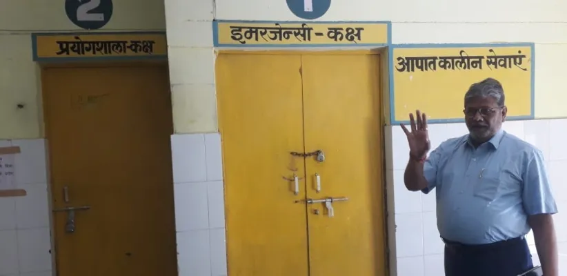 बहराइच : अपर निदेशक स्वास्थ्य के निरीक्षण में बंद मिला इमरजेंसी कक्ष, खामियों के खिलाफ दिया निर्देश