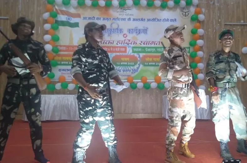 पीलीभीत: आजादी के अमृत महोत्सव में डूबे तराई के लोग, पुलिस ने निकाली मैराथन, घर-प्रतिष्ठान पर लहराया तिरंगा