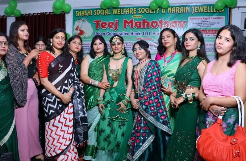 बरेली: प्रियंका के सिर सजा मिस तीज क्वीन का खिताब